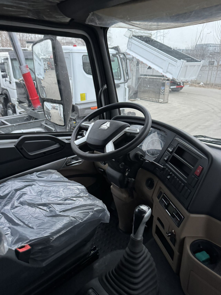 SINOTRUK NX400 8X4 - Camion benne: photos 4 SINOTRUK NX400 8X4 - Camion benne: photos 4