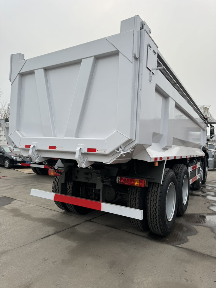 SINOTRUK NX400 8X4 - Camion benne: photos 2 SINOTRUK NX400 8X4 - Camion benne: photos 2