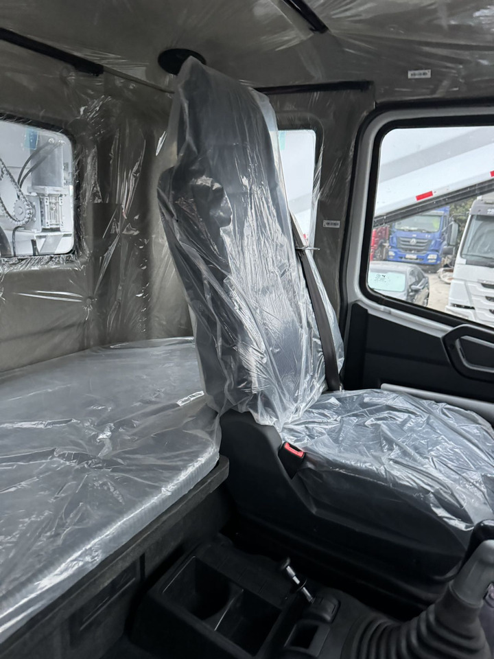SINOTRUK NX400 8X4 - Camion benne: photos 5 SINOTRUK NX400 8X4 - Camion benne: photos 5