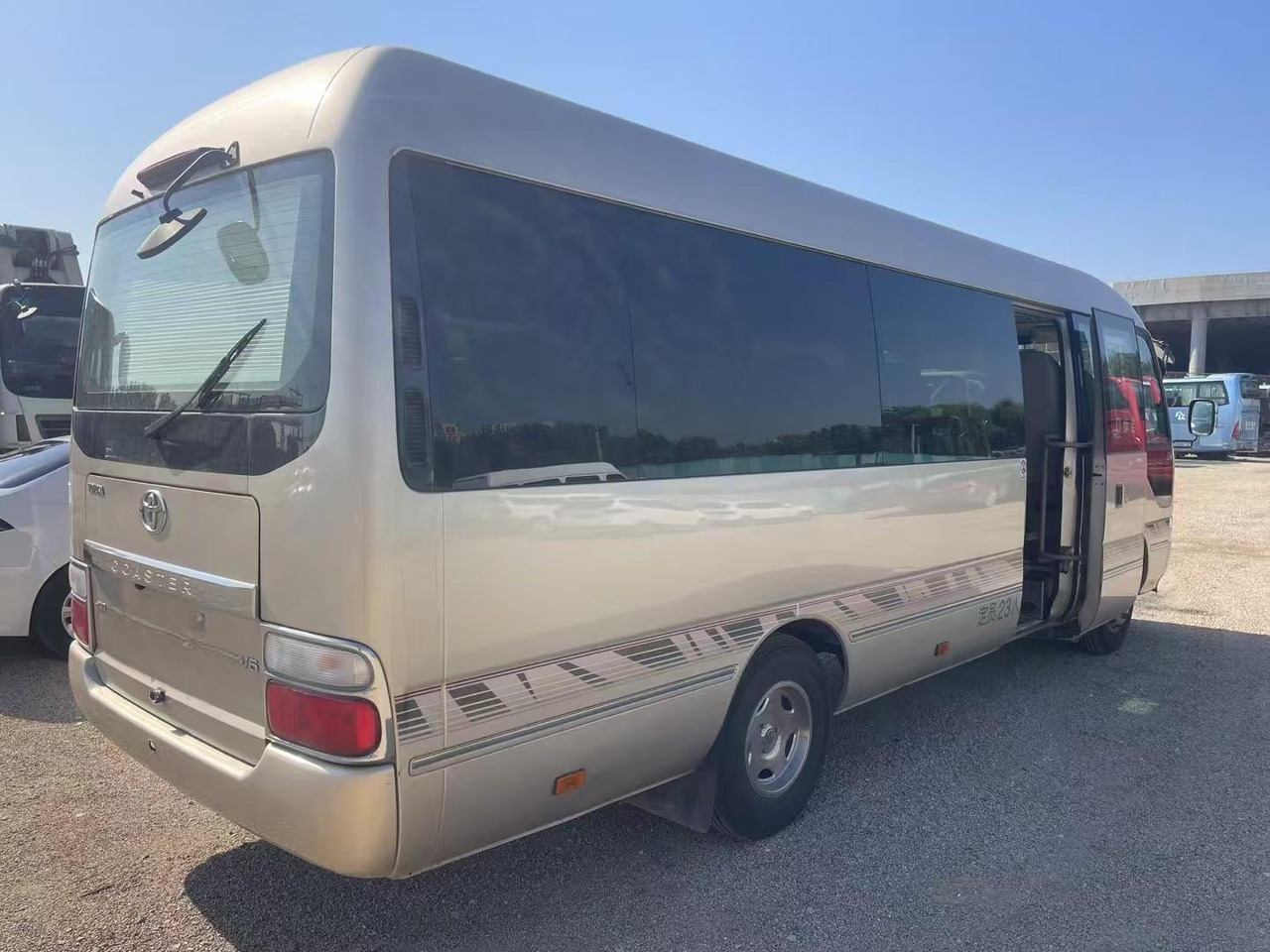 TOYOTA Coaster - Bus urbain: photos 2 TOYOTA Coaster - Bus urbain: photos 2
