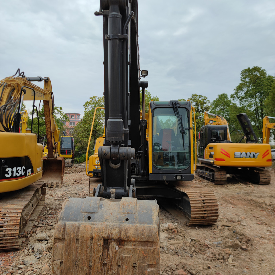 VOLVO EC140B - Pelle sur chenille: photos 2 VOLVO EC140B - Pelle sur chenille: photos 2