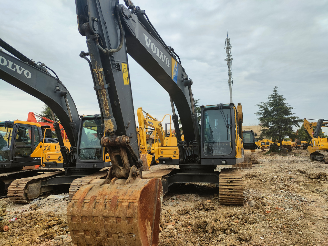 VOLVO EC220D - Pelle sur chenille: photos 2 VOLVO EC220D - Pelle sur chenille: photos 2