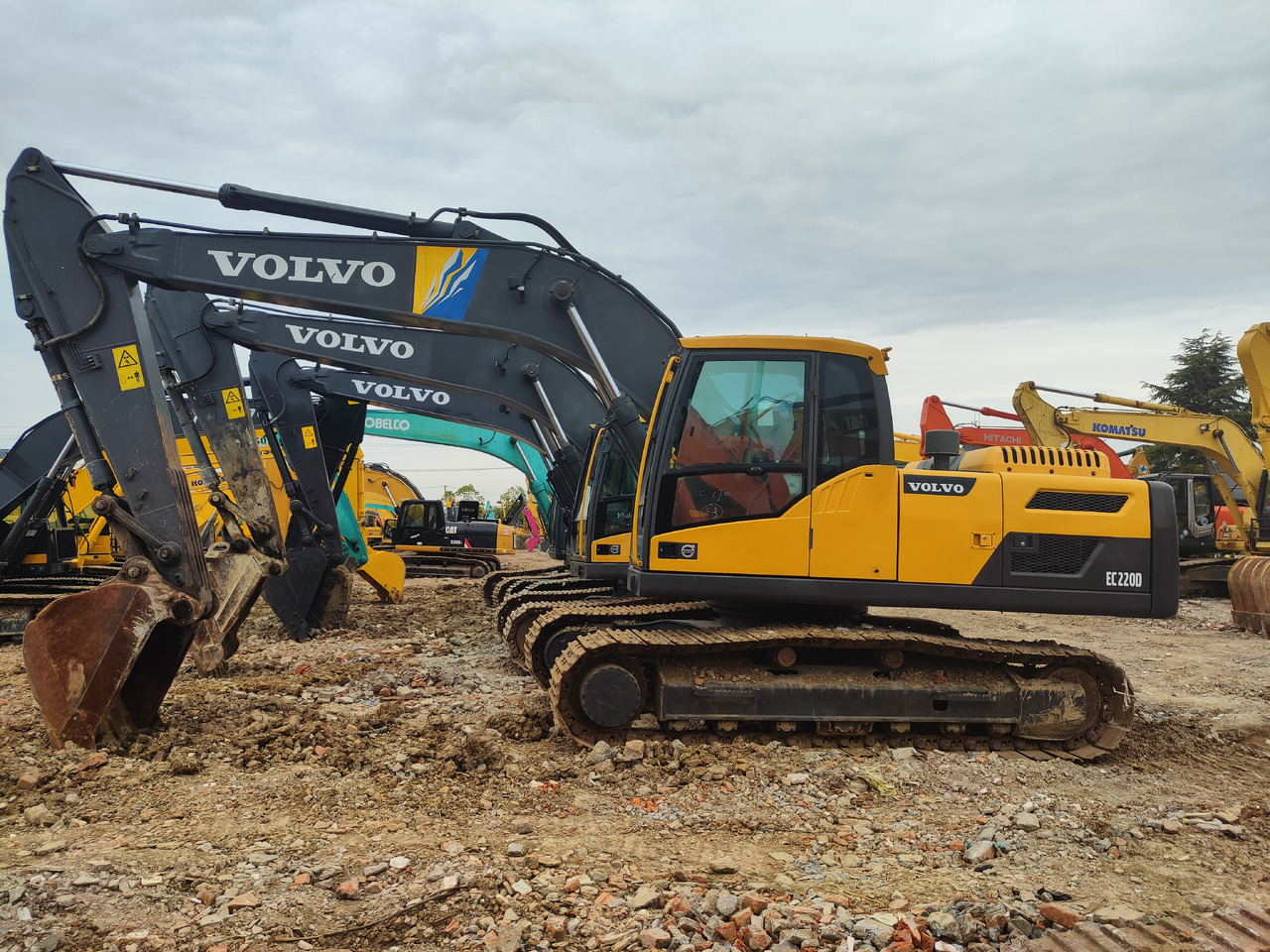 VOLVO EC220D - Pelle sur chenille: photos 3 VOLVO EC220D - Pelle sur chenille: photos 3