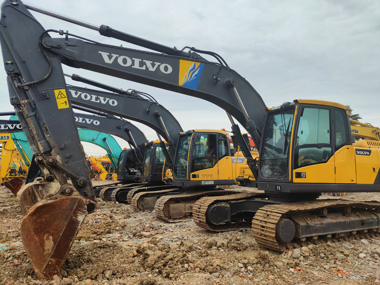 VOLVO EC220D - Pelle sur chenille: photos 1 VOLVO EC220D - Pelle sur chenille: photos 1