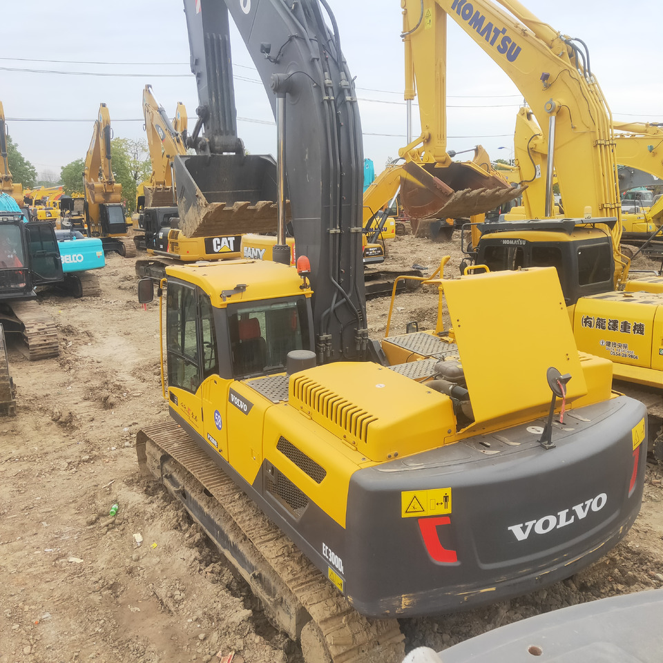 VOLVO EC300D - Pelle sur chenille: photos 1 VOLVO EC300D - Pelle sur chenille: photos 1