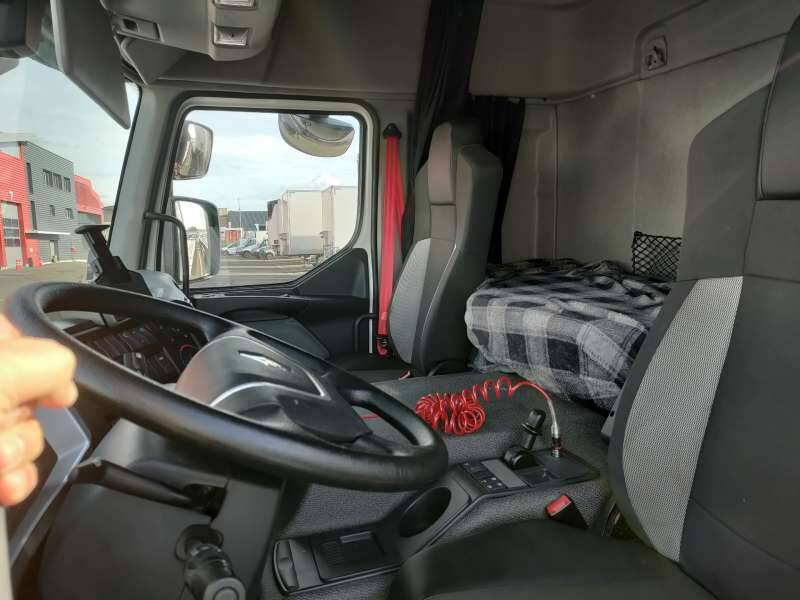 Camion plateau, Remorque porte-engin surbaissée Camion Porteur 16 TONNES 320 CV CAMION REMORQUE: photos 7 Camion plateau, Remorque porte-engin surbaissée Camion Porteur 16 TONNES 320 CV CAMION REMORQUE: photos 7