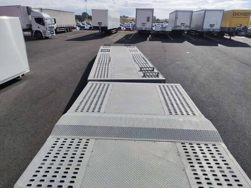 Camion plateau, Remorque porte-engin surbaissée Camion Porteur 16 TONNES 320 CV CAMION REMORQUE: photos 6 Camion plateau, Remorque porte-engin surbaissée Camion Porteur 16 TONNES 320 CV CAMION REMORQUE: photos 6