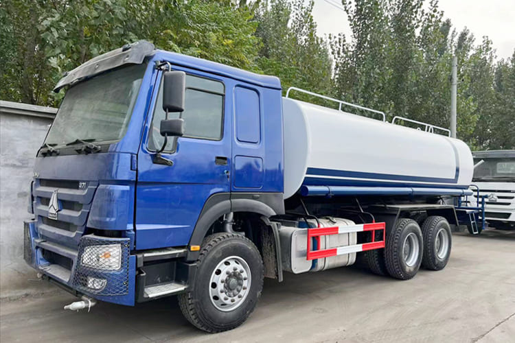 Howo Water Sprinkler Truck for Sale in Mali - Camion citerne: photos 1 Howo Water Sprinkler Truck for Sale in Mali - Camion citerne: photos 1