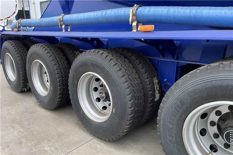 TITAN 4 Axle 60 Ton Bulker Cement Tanker Trailer for Sale In United Arab Emirates - Semi-remorque: photos 5 TITAN 4 Axle 60 Ton Bulker Cement Tanker Trailer for Sale In United Arab Emirates - Semi-remorque: photos 5