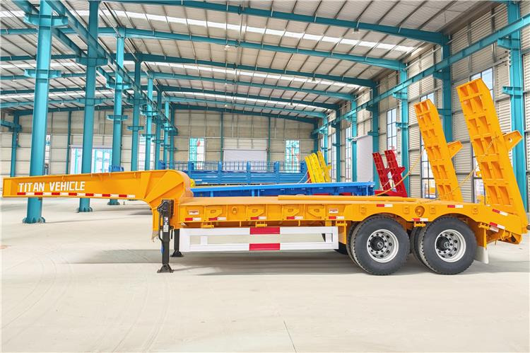 TITAN 2 Axle Low Loader Truck Trailer for Sale In Uganda - Semi-remorque surbaissé: photos 2 TITAN 2 Axle Low Loader Truck Trailer for Sale In Uganda - Semi-remorque surbaissé: photos 2
