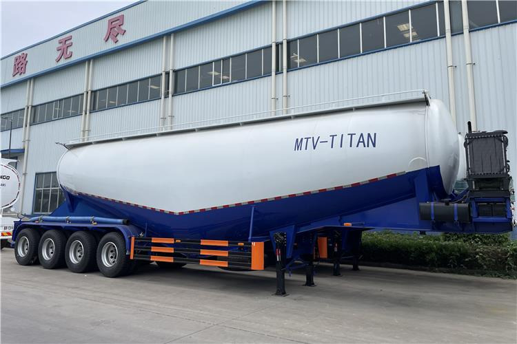 TITAN 4 Axle 60 Ton Bulker Cement Tanker Trailer for Sale In United Arab Emirates - Citerne pulvérulente: photos 1 TITAN 4 Axle 60 Ton Bulker Cement Tanker Trailer for Sale In United Arab Emirates - Citerne pulvérulente: photos 1