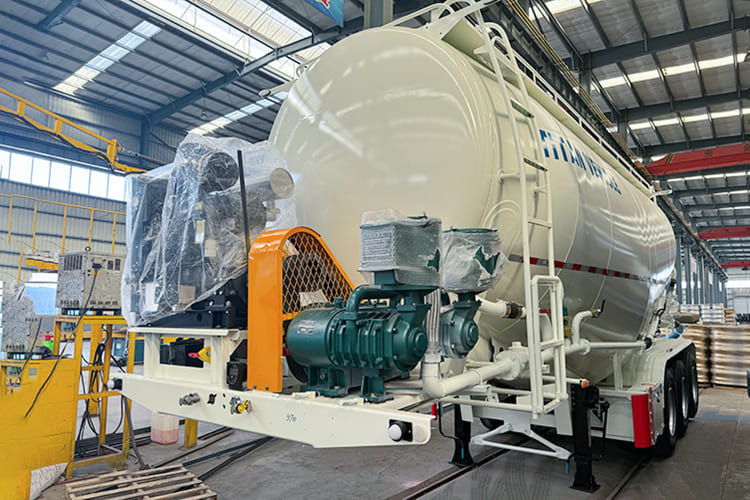 TITAN Dry Bulk Tanker Trailer for Sale in Saudi Arabia - Citerne pulvérulente: photos 2 TITAN Dry Bulk Tanker Trailer for Sale in Saudi Arabia - Citerne pulvérulente: photos 2