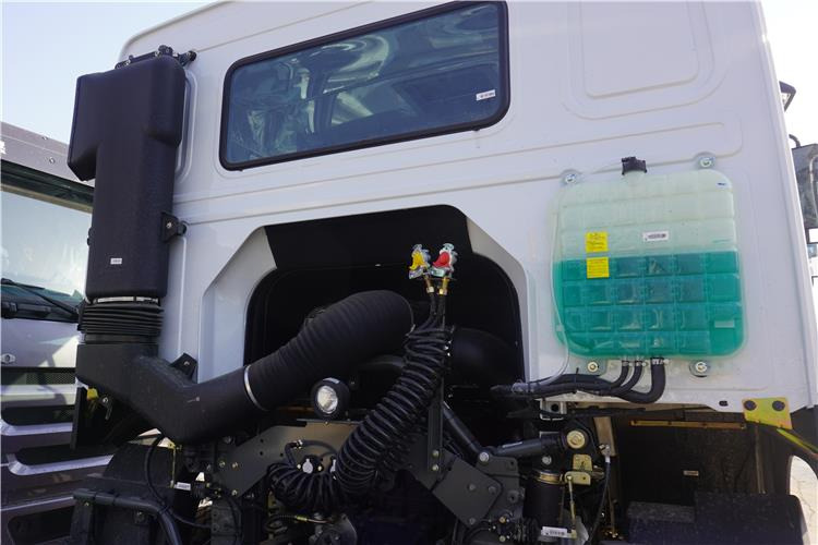 SINOTRUK Howo 430 Truck Head for Sale In Zambia - Tracteur routier: photos 4 SINOTRUK Howo 430 Truck Head for Sale In Zambia - Tracteur routier: photos 4