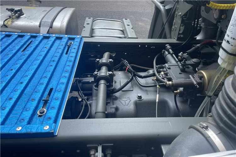 SINOTRUK Used Howo 371hp Tractor Truck for Sale In Cameroon - Tracteur routier: photos 5 SINOTRUK Used Howo 371hp Tractor Truck for Sale In Cameroon - Tracteur routier: photos 5