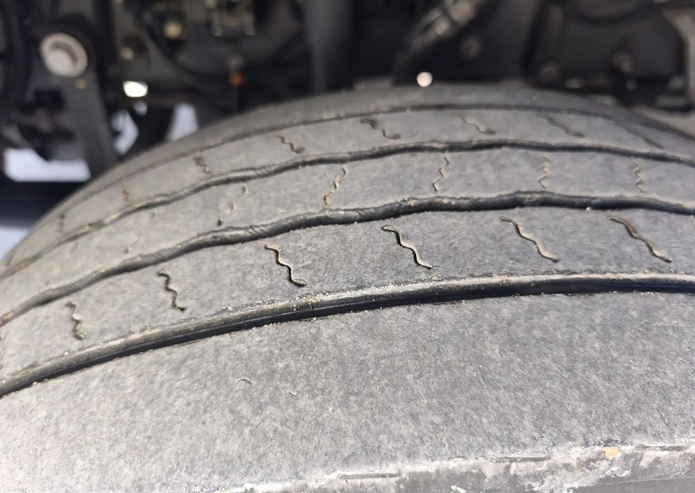 Renault GAMA D 12.210 chłodnia izoterma 14 palet poduszka - Camion frigorifique: photos 5 Renault GAMA D 12.210 chłodnia izoterma 14 palet poduszka - Camion frigorifique: photos 5