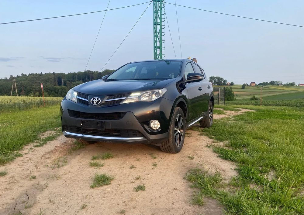 SUV Toyota RAV4 2.0 D-4D 4x4: photos 9