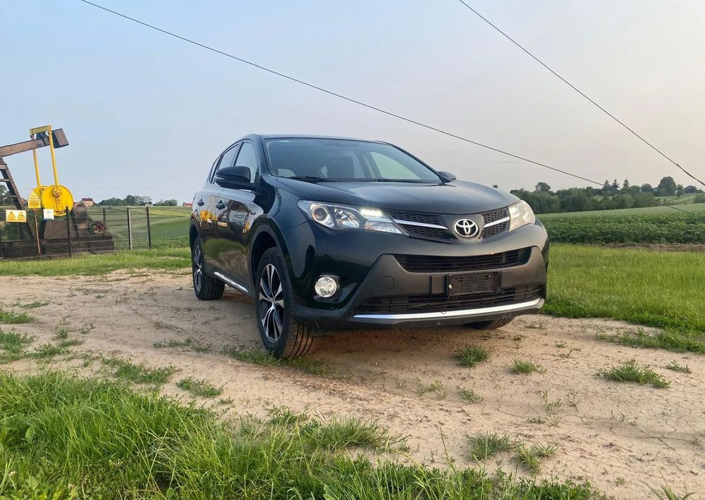 SUV Toyota RAV4 2.0 D-4D 4x4: photos 14