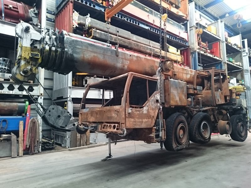 Liebherr LTM 1060-2 for parts - Grue mobile: photos 2 Liebherr LTM 1060-2 for parts - Grue mobile: photos 2