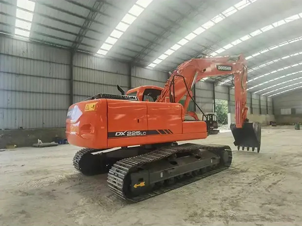 2022 Doosan DX225 - Pelle sur chenille: photos 5 2022 Doosan DX225 - Pelle sur chenille: photos 5