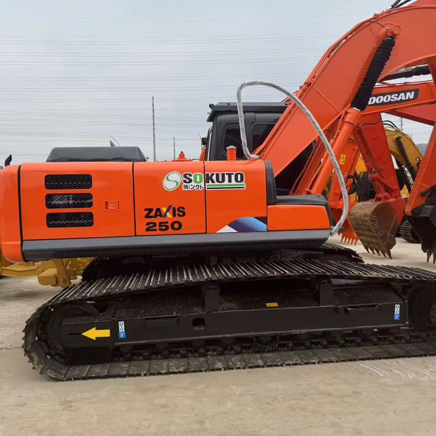2022 Hitachi ZX250 - Pelle sur chenille: photos 1 2022 Hitachi ZX250 - Pelle sur chenille: photos 1