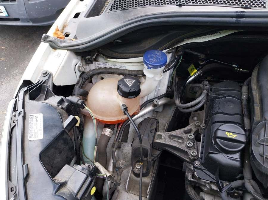 CITROEN C3 PH3 ES. MOTEUR HS. VENDU POUR PIECES. Véhicule non roulant, prévoir plateau. (occasion) - Voiture: photos 3 CITROEN C3 PH3 ES. MOTEUR HS. VENDU POUR PIECES. Véhicule non roulant, prévoir plateau. (occasion) - Voiture: photos 3