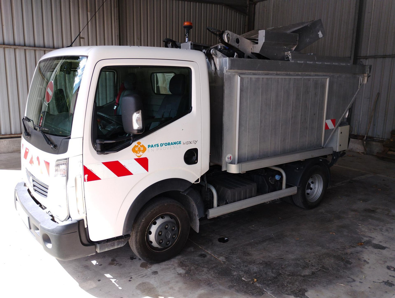 MINI BOM RENAULT MAXITY / DISPONIBLE A COMPTER DU 17/10/2025 - Camion avec nacelle: photos 1 MINI BOM RENAULT MAXITY / DISPONIBLE A COMPTER DU 17/10/2025 - Camion avec nacelle: photos 1