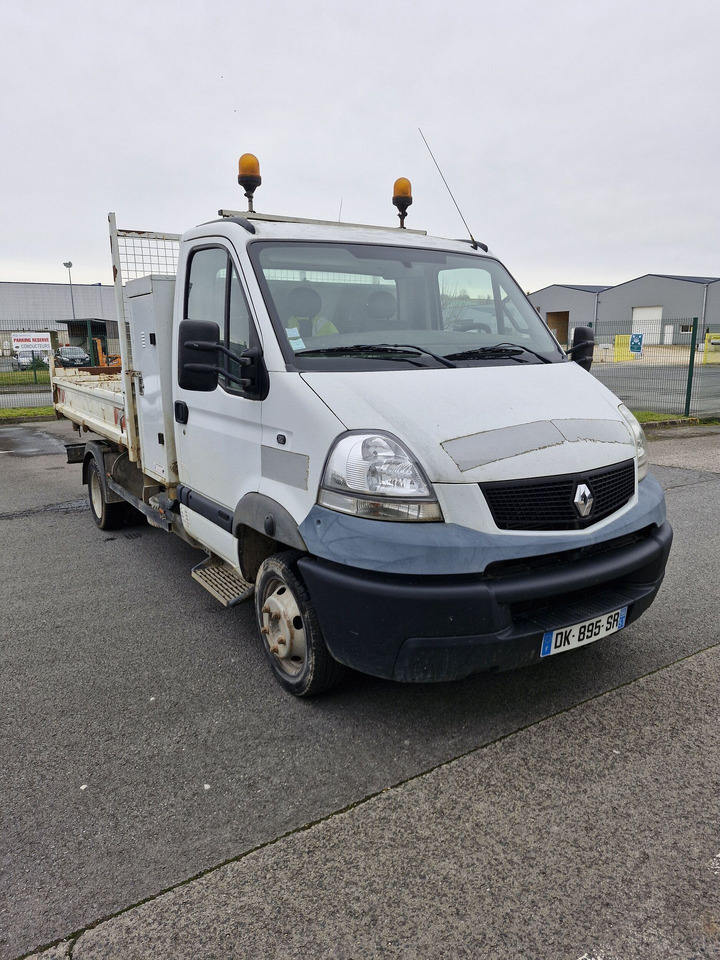 Renault Mascott  3.5T- (Disponible à compter du 24/11/2025) 3 places avec benne basculante hydraulique. BEG. Vendu sans CT. Véhicule roulant. Entretien régulier. Arrêté début 2025 pour souci passage d - Véhicule utilitaire benne: photos 1 Renault Mascott  3.5T- (Disponible à compter du 24/11/2025) 3 places avec benne basculante hydraulique. BEG. Vendu sans CT. Véhicule roulant. Entretien régulier. Arrêté début 2025 pour souci passage d - Véhicule utilitaire benne: photos 1
