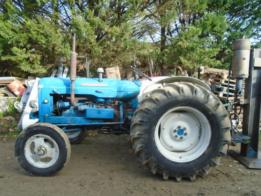 Fordson Major SUPER MAJOR - Tracteur agricole: photos 3 Fordson Major SUPER MAJOR - Tracteur agricole: photos 3