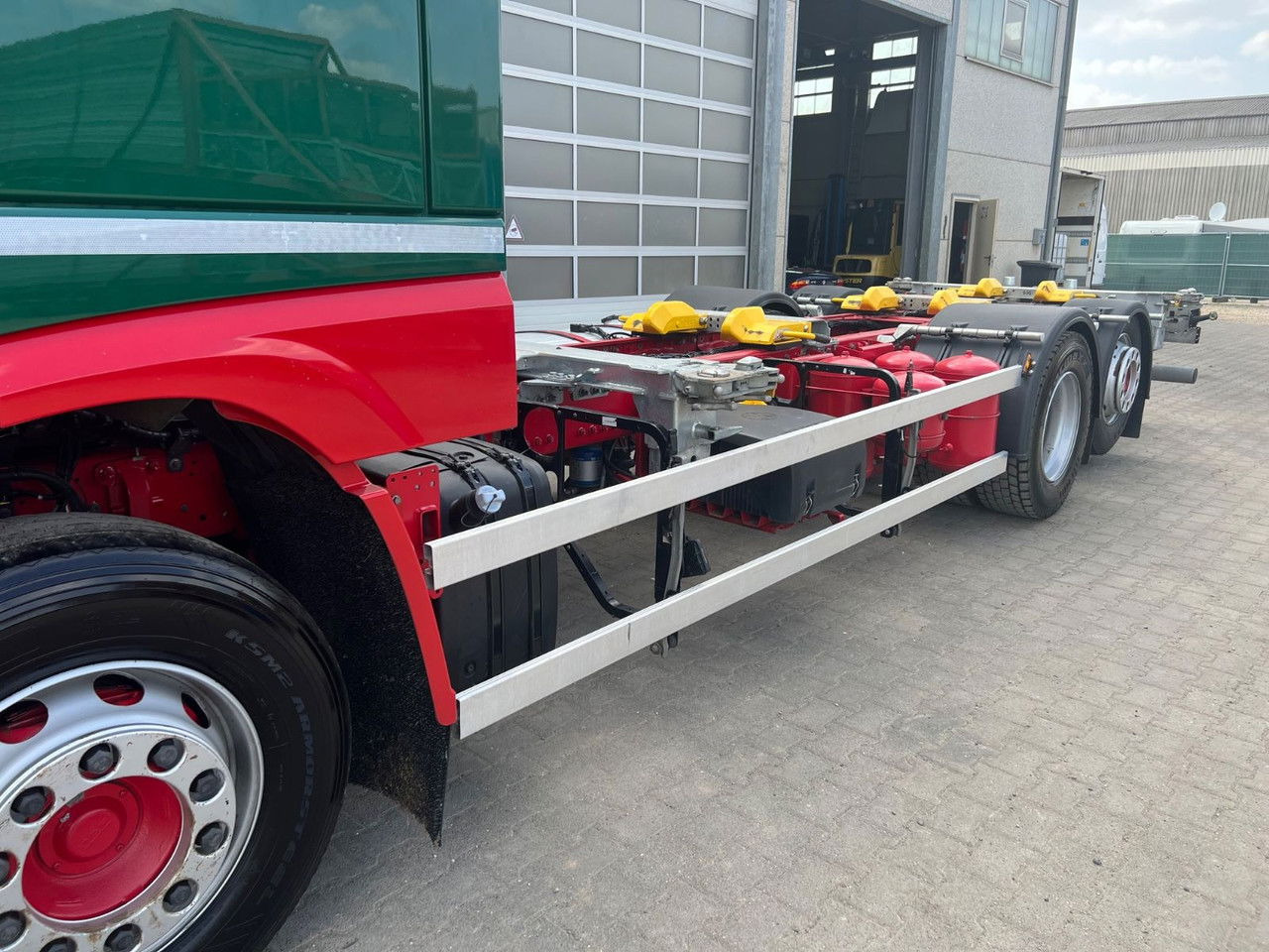 DAF XF 480 FAN SSC BDF C715/745 + Intarder + 2x Tank - Camion porte-conteneur/ Caisse mobile: photos 4 DAF XF 480 FAN SSC BDF C715/745 + Intarder + 2x Tank - Camion porte-conteneur/ Caisse mobile: photos 4