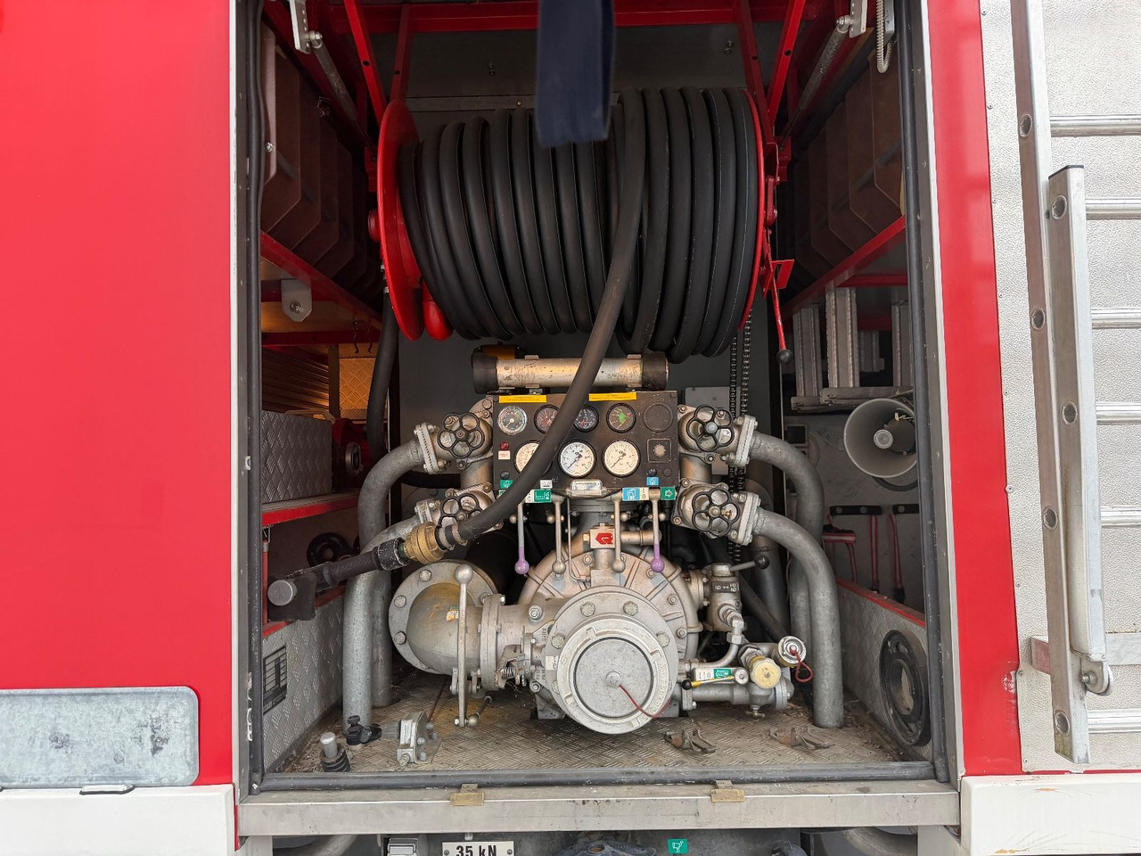 Steyr 791 Feuerwehr 2000L Tank - Camion: photos 5 Steyr 791 Feuerwehr 2000L Tank - Camion: photos 5