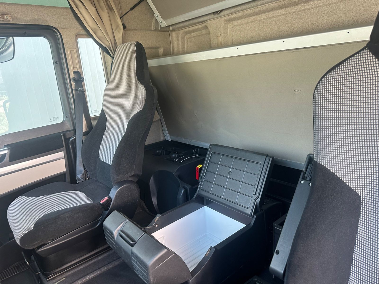 Tracteur routier MAN TGX 18.460 XXL Intarder/Standklima: photos 7 Tracteur routier MAN TGX 18.460 XXL Intarder/Standklima: photos 7