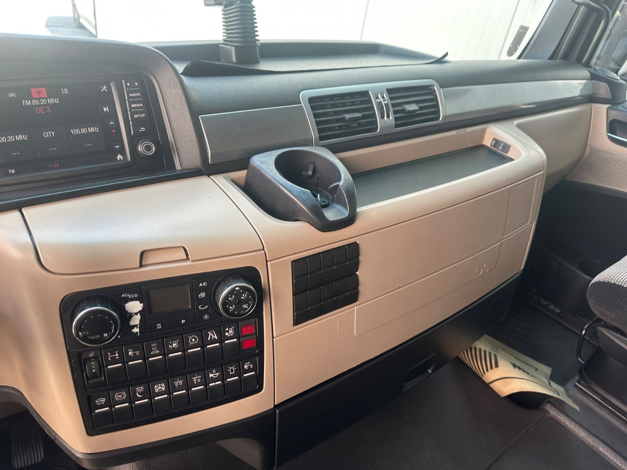 Tracteur routier MAN TGX 18.460 XXL Intarder/Standklima: photos 8 Tracteur routier MAN TGX 18.460 XXL Intarder/Standklima: photos 8