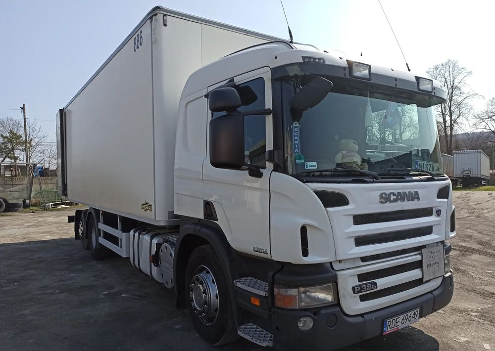 Scania B6X2 - Camion isothermique: photos 1 Scania B6X2 - Camion isothermique: photos 1