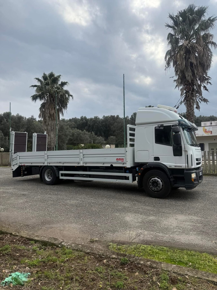 IVECO 180E Pianale Con Rampe Nuovo di fabbrica - Camion plateau: photos 1 IVECO 180E Pianale Con Rampe Nuovo di fabbrica - Camion plateau: photos 1
