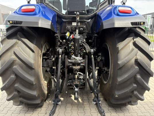New Holland T7.300 PLMi - Tracteur agricole: photos 4 New Holland T7.300 PLMi - Tracteur agricole: photos 4
