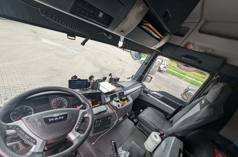 MAN TRUCK TGL - Camion à rideaux coulissants: photos 3 MAN TRUCK TGL - Camion à rideaux coulissants: photos 3