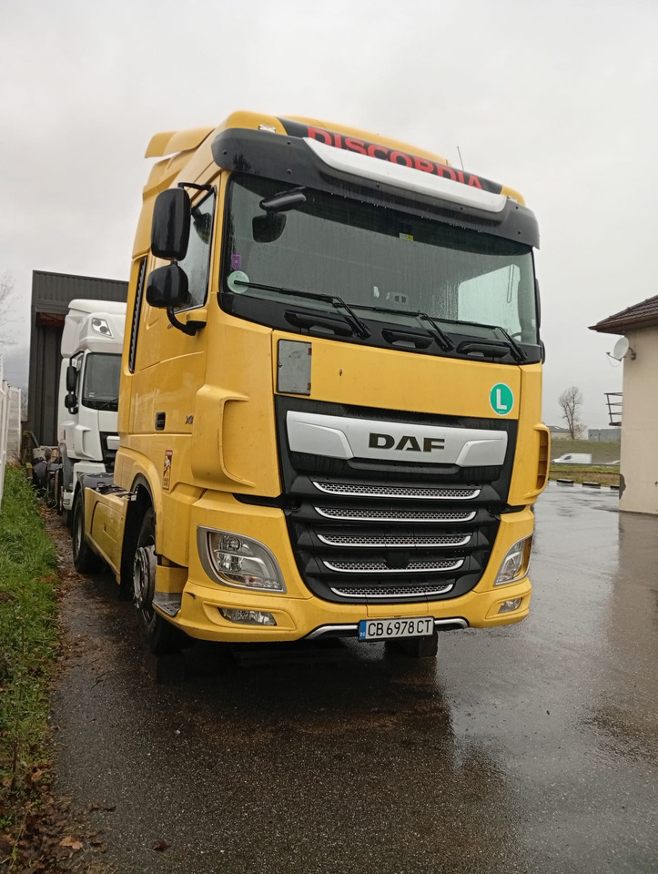 DAF XF430 - FR 73000, damaged engine - Tracteur routier: photos 2 DAF XF430 - FR 73000, damaged engine - Tracteur routier: photos 2