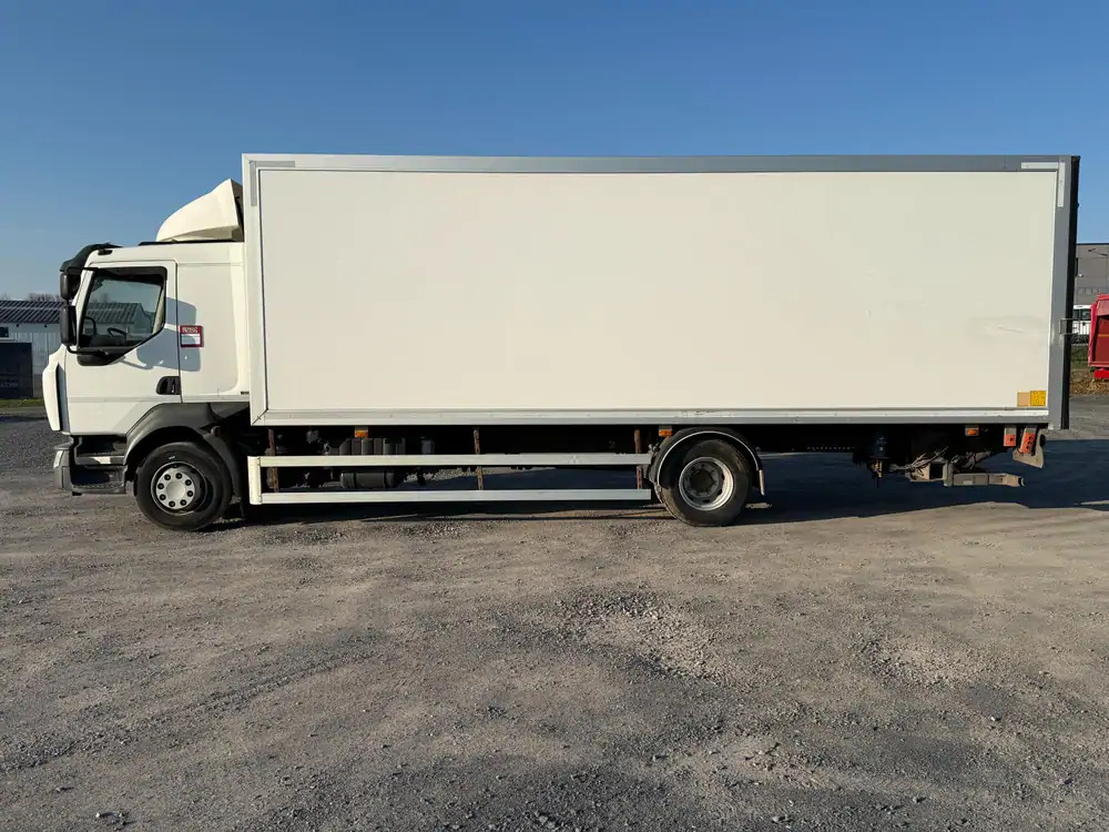 Renault D14 250 *D14 250 cv* - Camion fourgon: photos 5 Renault D14 250 *D14 250 cv* - Camion fourgon: photos 5