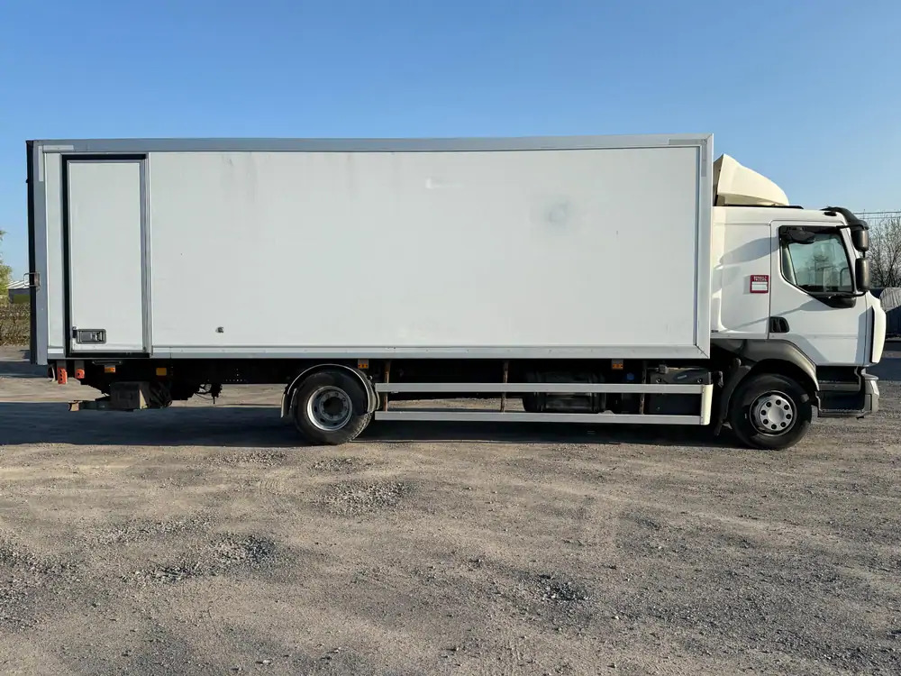 Renault D14 250 *D14 250 cv* - Camion fourgon: photos 3 Renault D14 250 *D14 250 cv* - Camion fourgon: photos 3