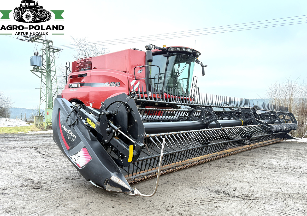 CASE IH 8240 AFS - 2018 ROK + MACDON FD 135 - 2018 ROK - Moissonneuse-batteuse: photos 1 CASE IH 8240 AFS - 2018 ROK + MACDON FD 135 - 2018 ROK - Moissonneuse-batteuse: photos 1