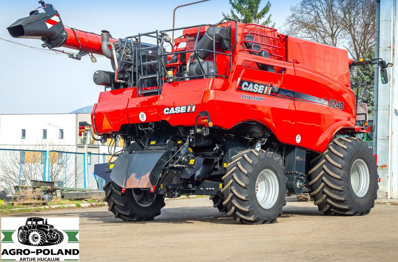 CASE IH 8240 AFS - 2018 ROK + MACDON FD 135 - 2018 ROK - Moissonneuse-batteuse: photos 4 CASE IH 8240 AFS - 2018 ROK + MACDON FD 135 - 2018 ROK - Moissonneuse-batteuse: photos 4
