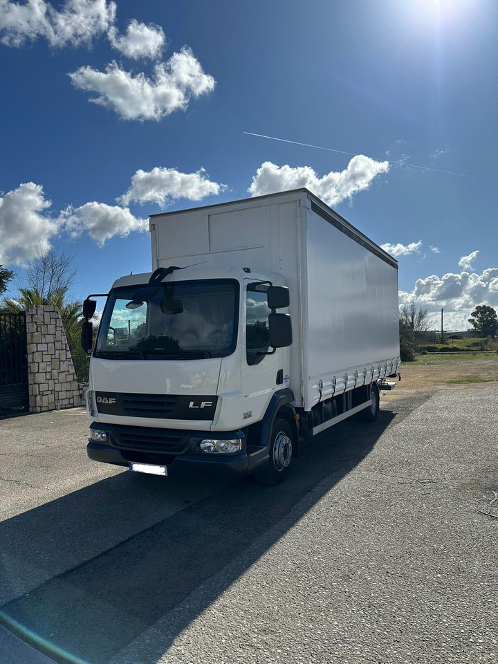 DAF LF 45.250 - Camion à rideaux coulissants: photos 1 DAF LF 45.250 - Camion à rideaux coulissants: photos 1