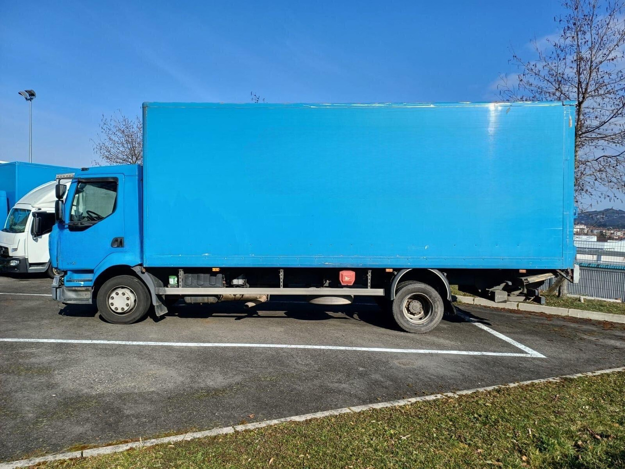 RENAULT MIDLUM 12.270 - Camion fourgon: photos 2 RENAULT MIDLUM 12.270 - Camion fourgon: photos 2