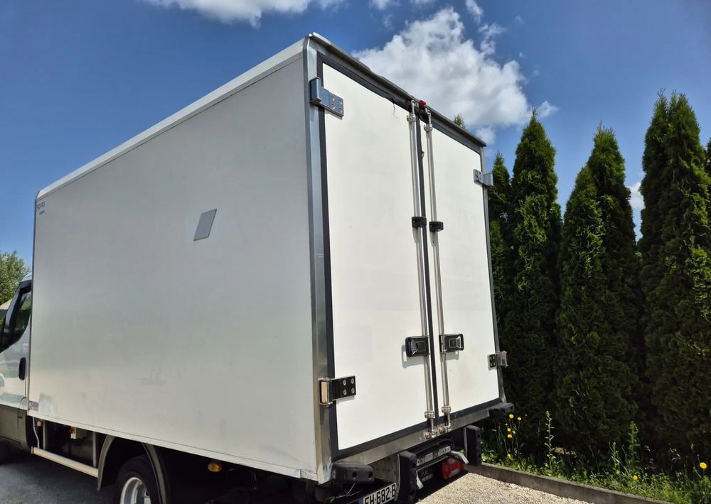 Chłodnia Mroźnia 3.6m 2017 rok Carrier Xarios 600 zasilanie stacjonarne 230v , 2 parowniki, stan bdb! - Carrosserie frigorifique: photos 4 Chłodnia Mroźnia 3.6m 2017 rok Carrier Xarios 600 zasilanie stacjonarne 230v , 2 parowniki, stan bdb! - Carrosserie frigorifique: photos 4