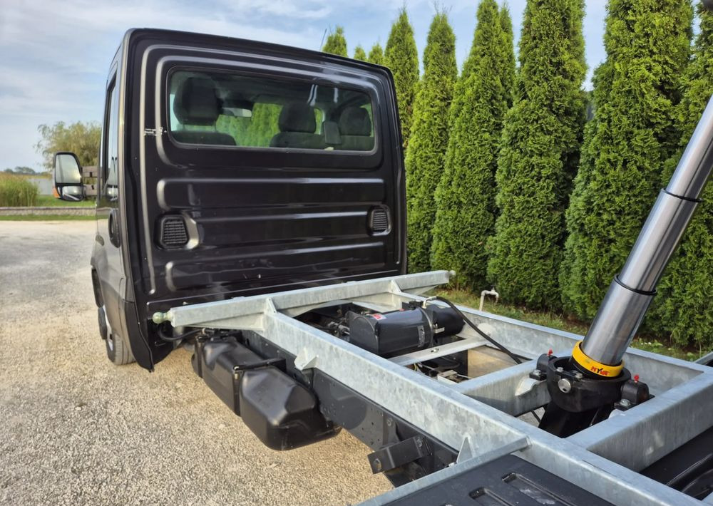 Iveco 35C18 3.0 180KM - Véhicule utilitaire benne: photos 4 Iveco 35C18 3.0 180KM - Véhicule utilitaire benne: photos 4