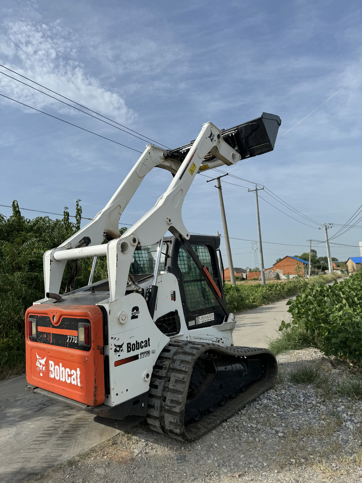 BOBCAT T770 skid steer loader American original - Mini chargeuse: photos 1 BOBCAT T770 skid steer loader American original - Mini chargeuse: photos 1