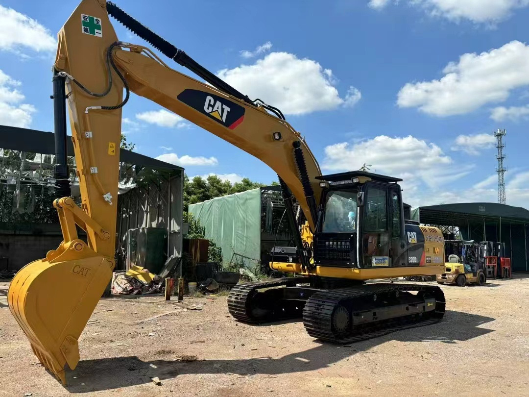 CATERPILLAR 320D2 low hour good condition excavator promotion - Pelle sur chenille: photos 1 CATERPILLAR 320D2 low hour good condition excavator promotion - Pelle sur chenille: photos 1