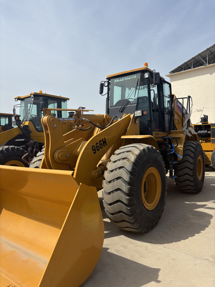 CATERPILLAR 966H - Chargeuse sur pneus: photos 1 CATERPILLAR 966H - Chargeuse sur pneus: photos 1
