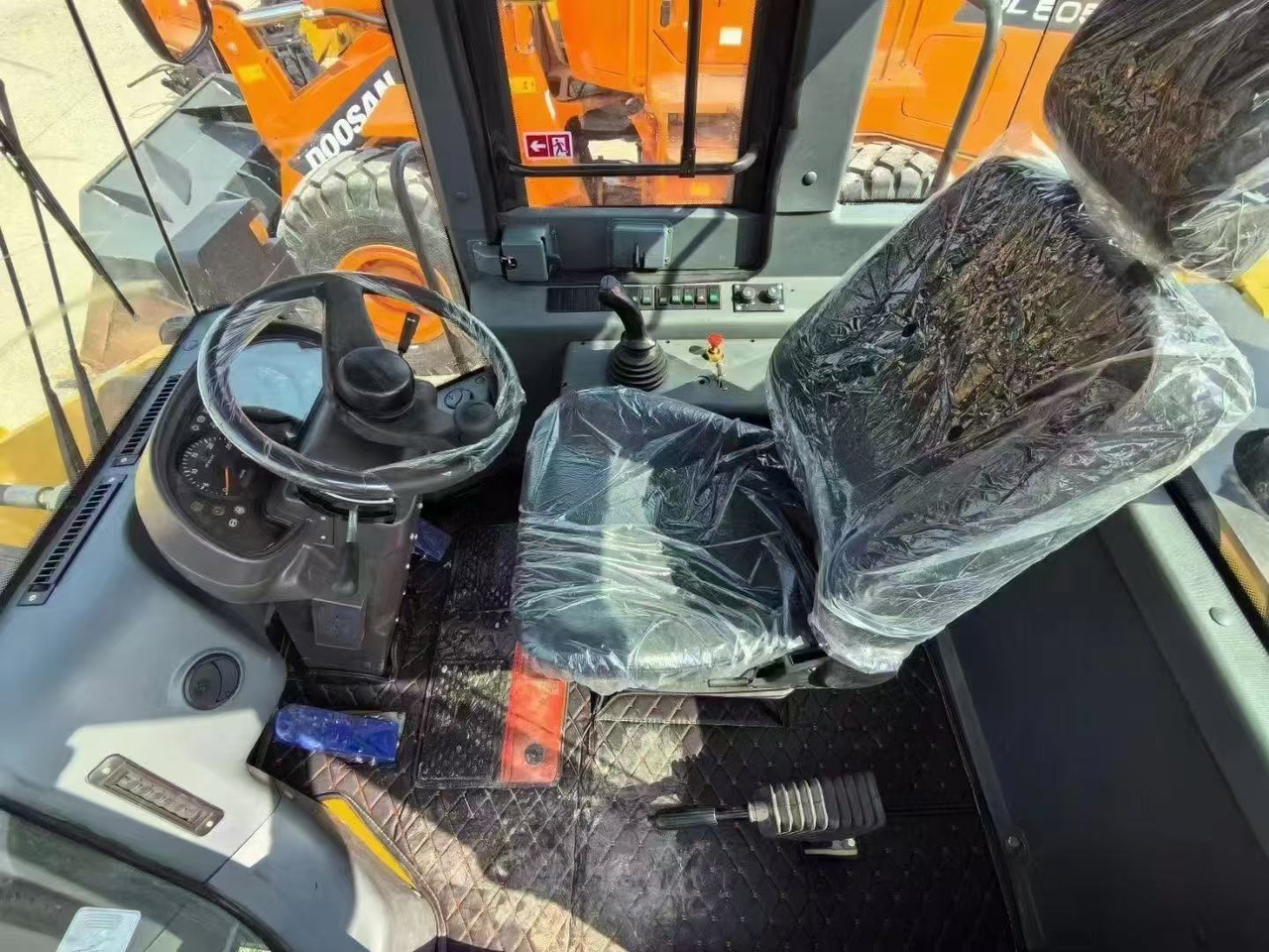 SDLG L958F china brand SDLG loader 5 ton class front loader - Chargeuse sur pneus: photos 4 SDLG L958F china brand SDLG loader 5 ton class front loader - Chargeuse sur pneus: photos 4