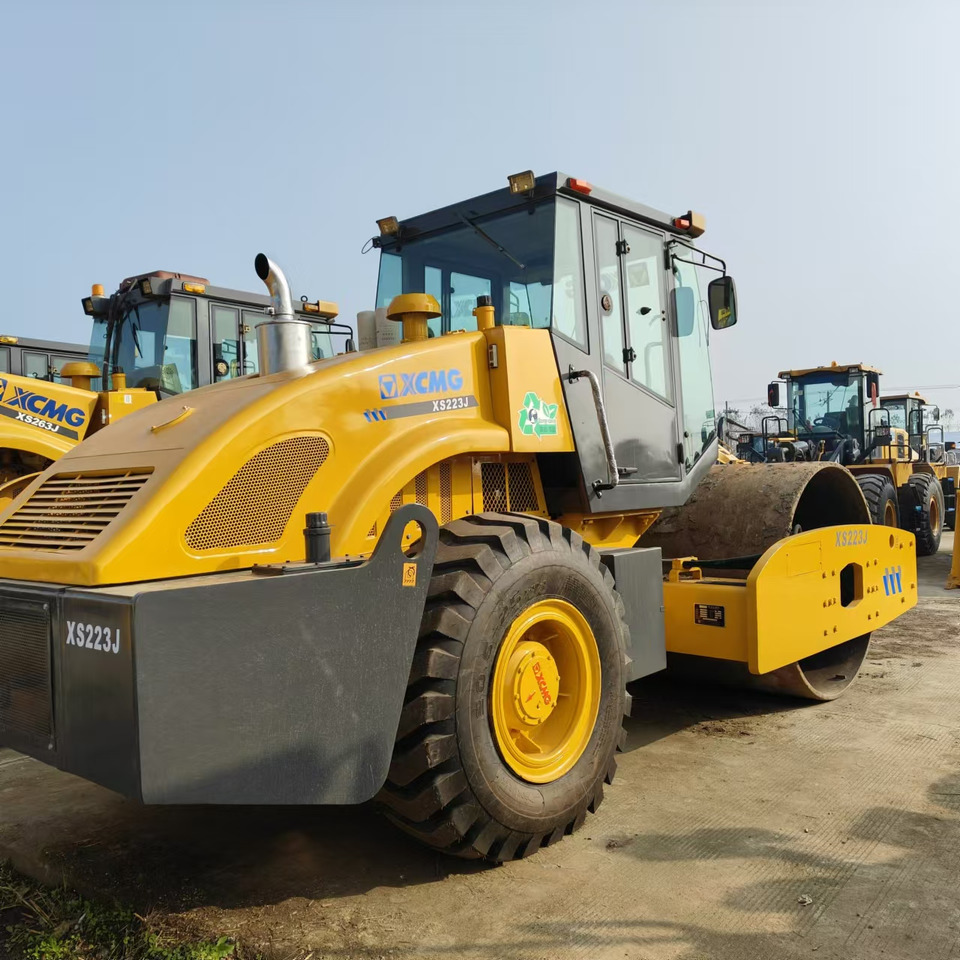 XCMG XS223J used road roller low hours factory price - Compacteur à pieds de mouton/ Monocylindre: photos 3 XCMG XS223J used road roller low hours factory price - Compacteur à pieds de mouton/ Monocylindre: photos 3